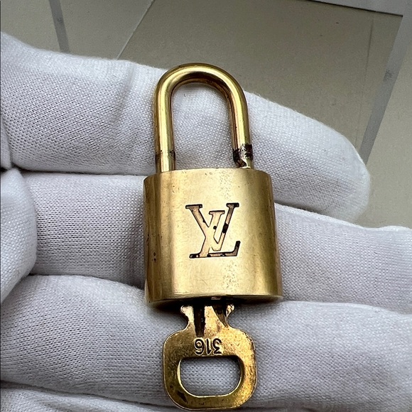 Louis Vuitton Gold-tone Padlock Key Charm #316 Vintage With Key - Picture 3 of 9